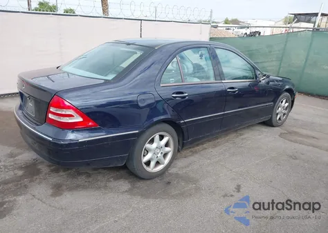 2004 Mercedes-Benz C 240 z USA, uszkodzony, nr VIN WDBRF61J34A602650